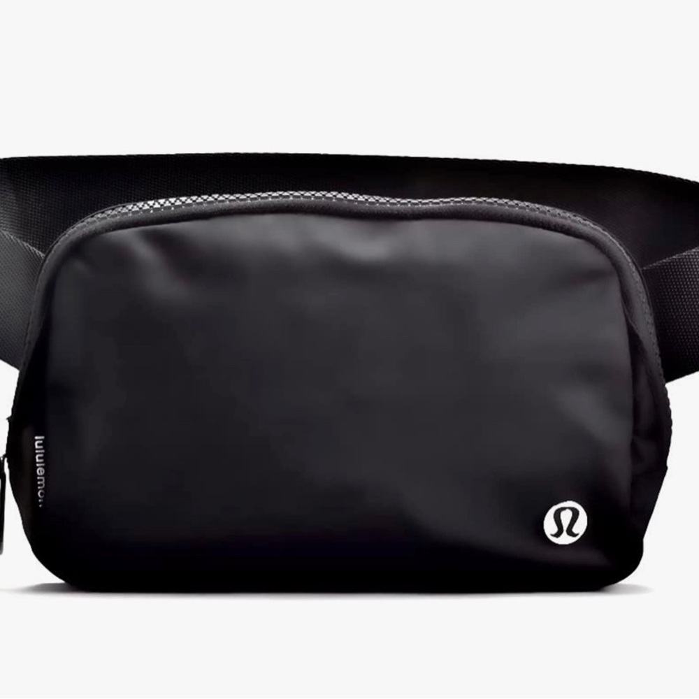 Lululemon Everywhere Belt Bag